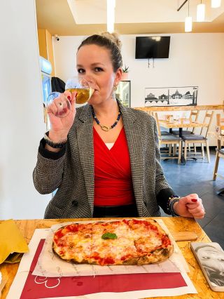 Začalo to úplně nevinně – dovolenou na Sicílii. Slunce, smích, espresso… a pistáciový krém, který změnil všechno 💛 Tenkrát...