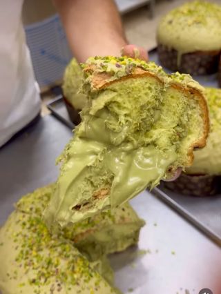 Voní po másle, pistáciích a počestnosti starých italských mistrů. 🇮🇹 Pravé panettone není rychloběžná cukrovinka z linky....